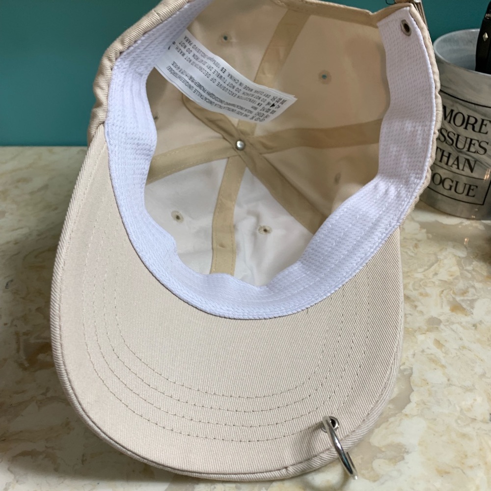 Hat with ring - Picture 2 of 3